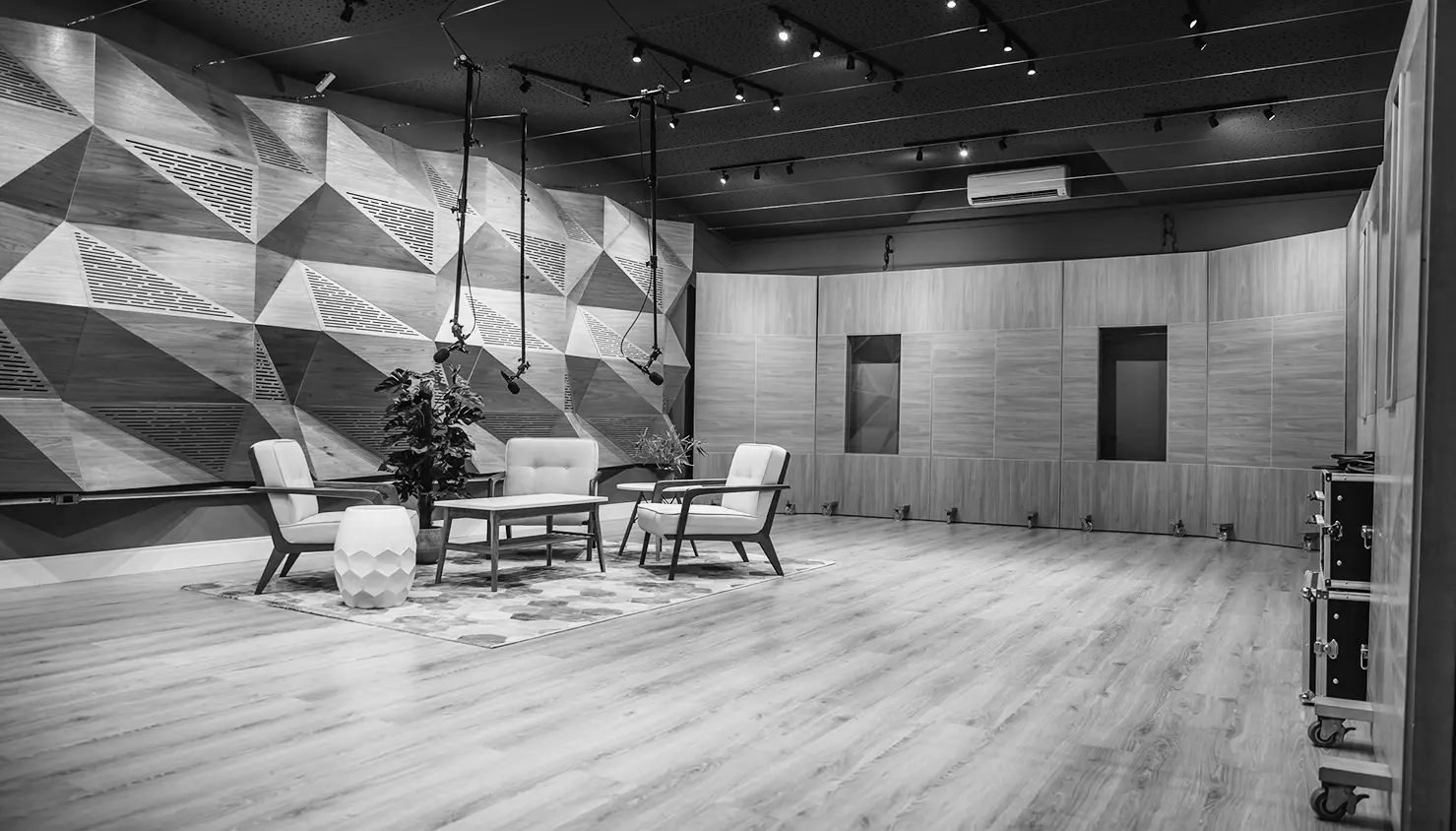 Estúdio de Gravação de Locução | Loc On Demand Jacaranda A PB2 | CONHEÇA OS NOSSOS ESTÚDIOS QUE TAL A GENTE TOMAR UM CAFÉ? AGENDAMENTO +55 11 96088-8681 estudio@jacarandaaudio.com Rua Senador Felicio dos Santos 312B Liberdade, São Paulo, Brasil