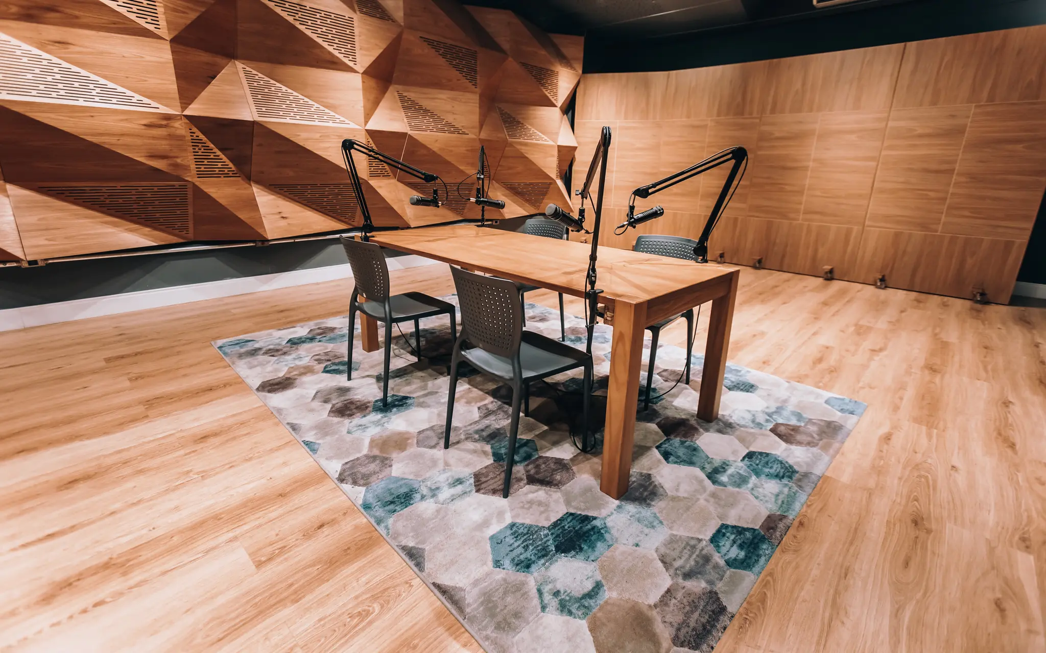 _MG_9029-HDR MG 9029 HDR | CONHEÇA OS NOSSOS ESTÚDIOS QUE TAL A GENTE TOMAR UM CAFÉ? AGENDAMENTO +55 11 96088-8681 estudio@jacarandaaudio.com Rua Senador Felicio dos Santos 312B Liberdade, São Paulo, Brasil