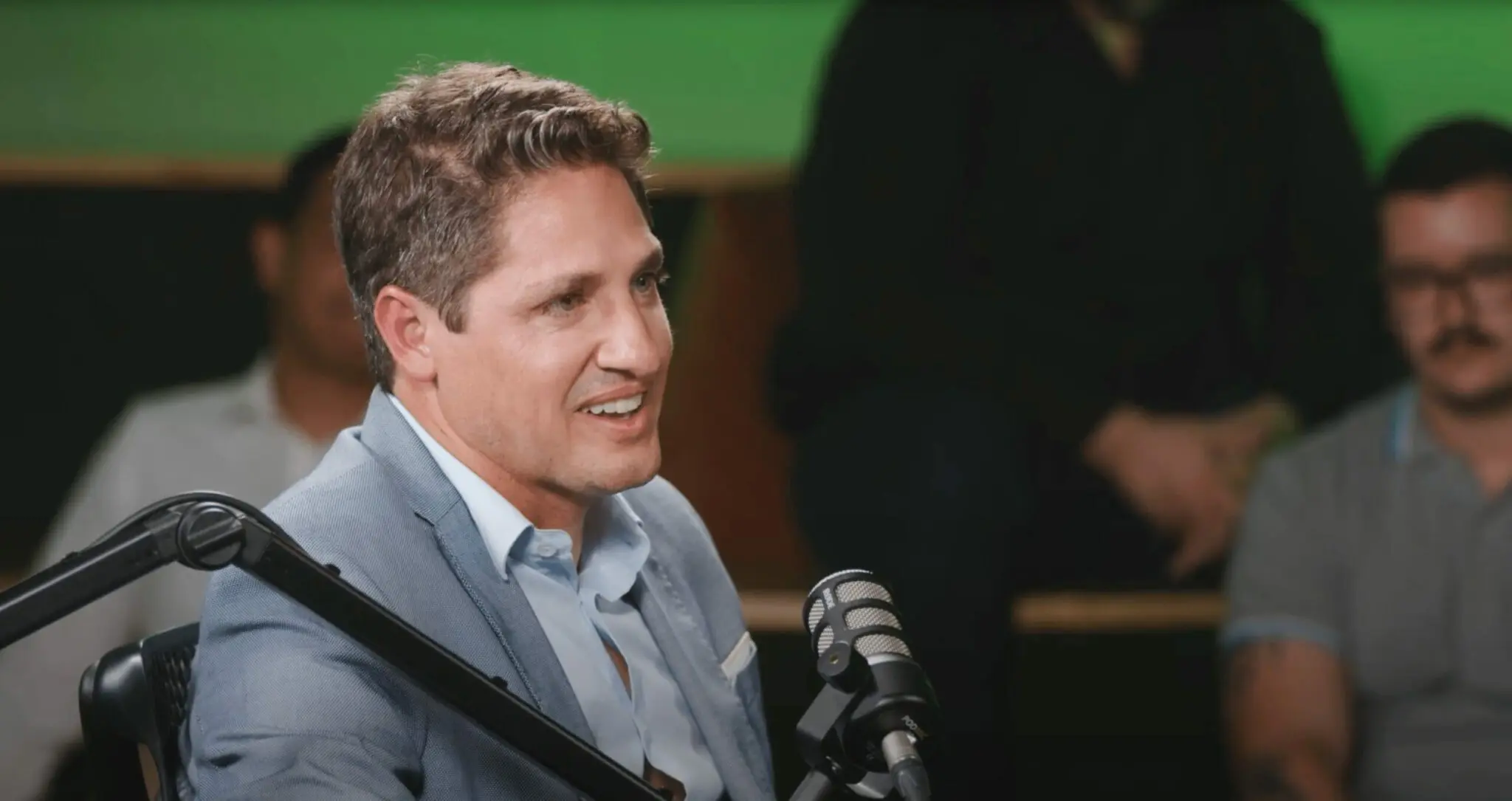 Estúdio de Podcast e Videocast em São Paulo | Loc On Demand Screenshot 2023 10 03 at 1.11.00 PM scaled | podcast,Estúdio de Podcast e Videocast em São Paulo.,estúdio de podcast Um podcast pode ajudar a aumentar a exposição e a visibilidade da marca, fornecendo um canal de comunicação direto com o público. É uma das melhores ferramantas de marketing para você se tornar uma autoridade no seu setor. Além disso, o podcast pode ajudar a construir uma comunidade em torno da marca, o que pode levar a uma maior fidelidade dos clientes.